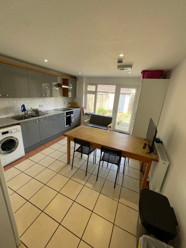 Central Milton Keynes rooms (MK9) Main Photo
