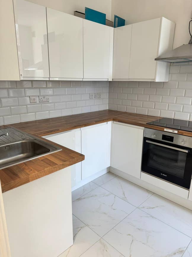 Modern Double En-Suite – For Couples - West Ealing Main Photo