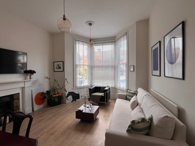 Double room in cute flat Main Photo