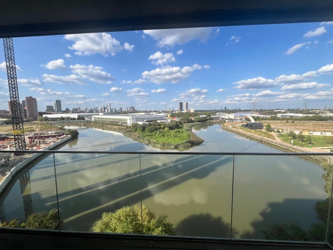 Rooms in 2 bed 2 bath flat, river views Main Photo