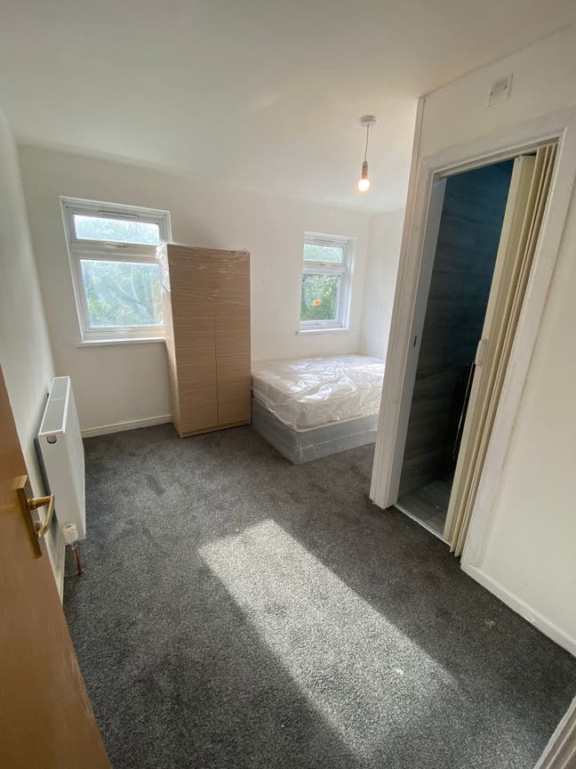 En-Suite Available in Seven Sisters N15 *.* Main Photo