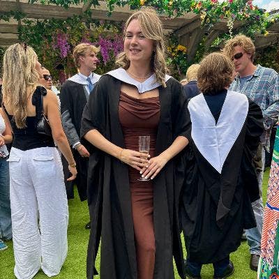 Professional Female seeks a double room Main Photo