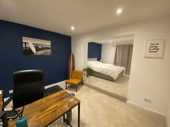 Very large double room available immediately  Main Photo