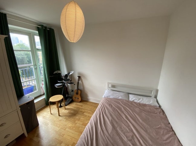Park view double bedroom in Limehouse Main Photo