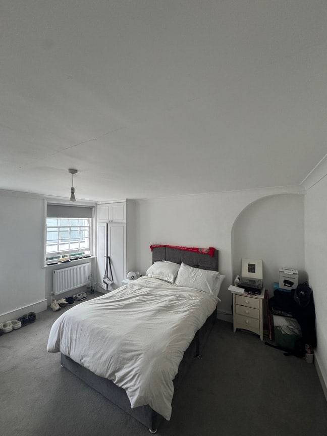 Large Top Floor Double Room To Rent In Zone 1  Main Photo