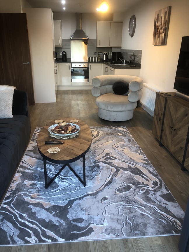 Top floor Apartment overlooking Chester canal  Main Photo