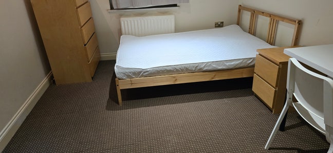5 bed townhouse Main Photo