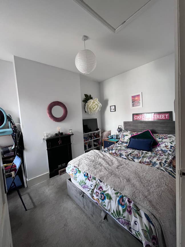 Double bedroom in 2 bedroom house  Main Photo