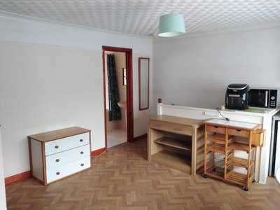 Studio flat with private en-suite bathroom  Main Photo