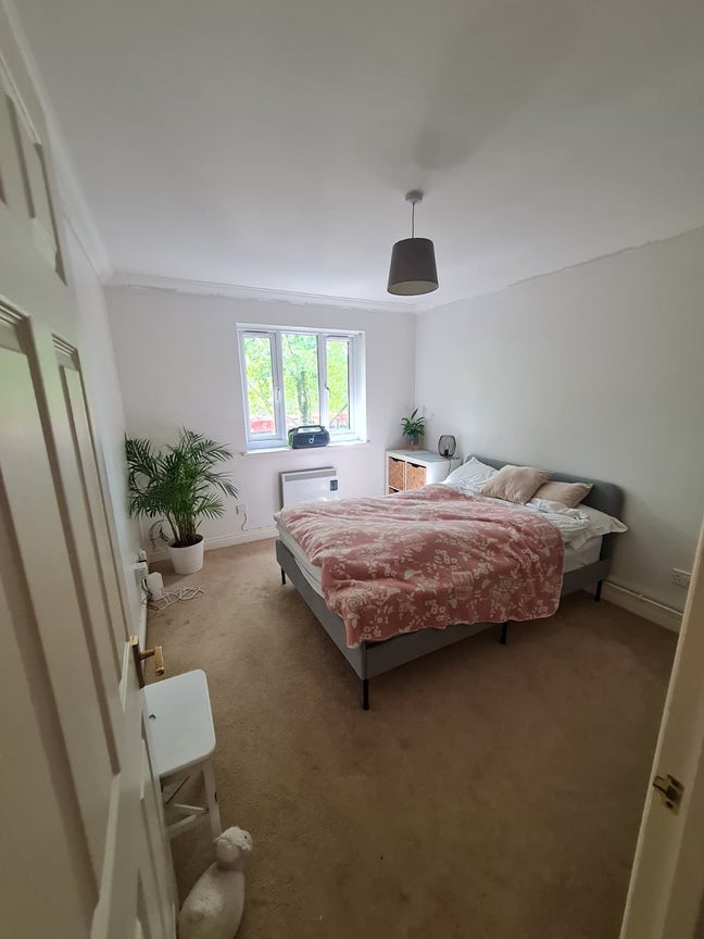 Double room in homely flat in Aldermaston Wharf Main Photo