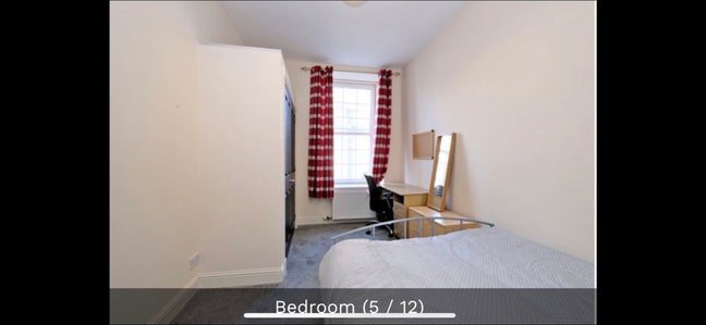 Spacious Room in Modern Flat Available  Main Photo