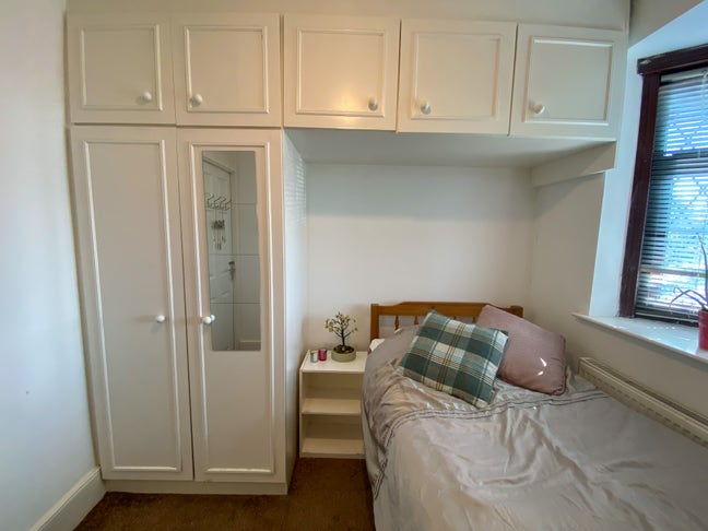 Single Room in Gants Hill Main Photo