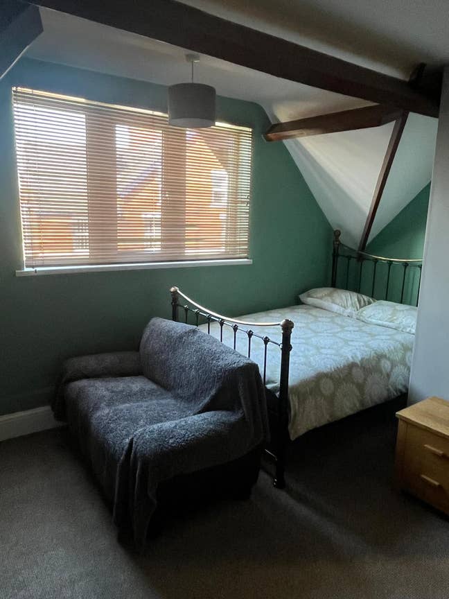 Large Double Bedroom to let Main Photo