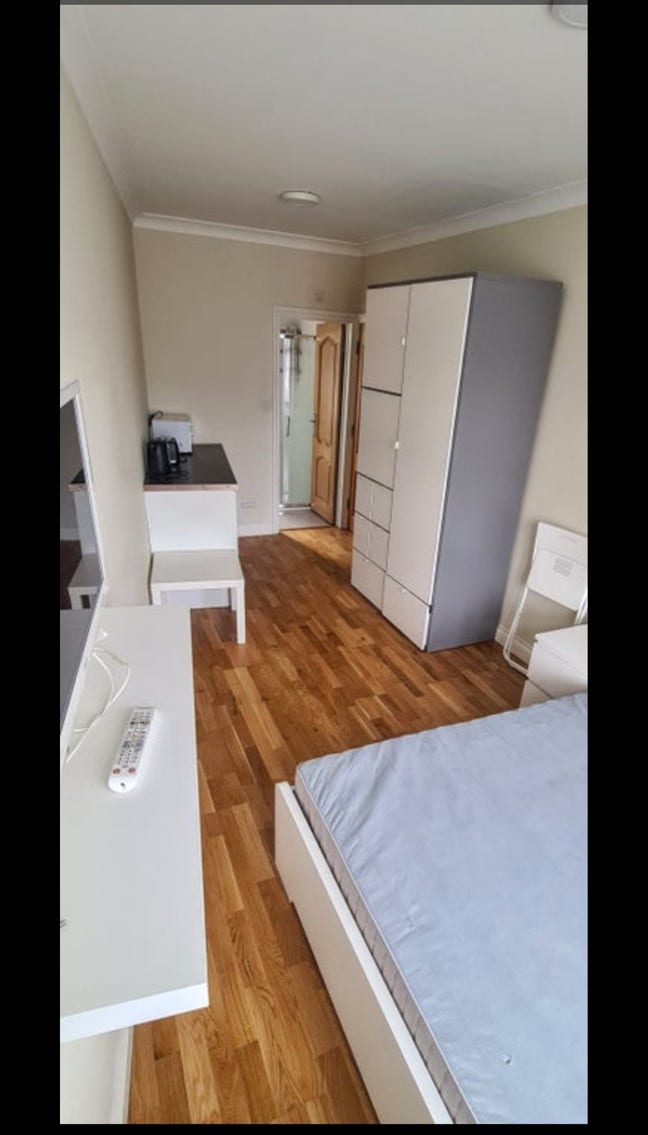 **Studio en-suite close Queen's** Main Photo