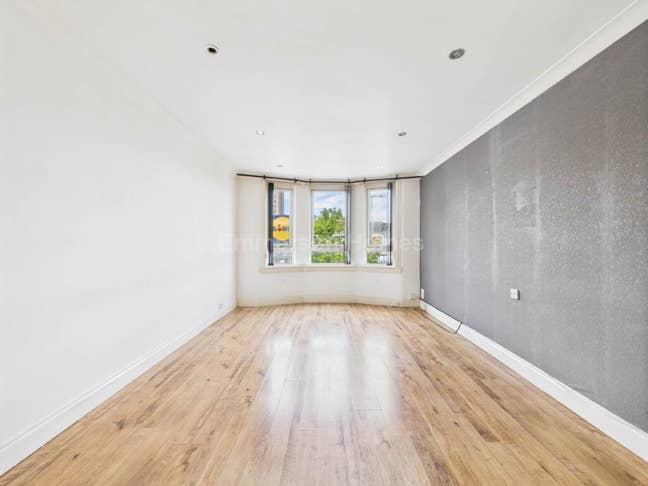 Double Room in Johnstone Town Centre  Main Photo