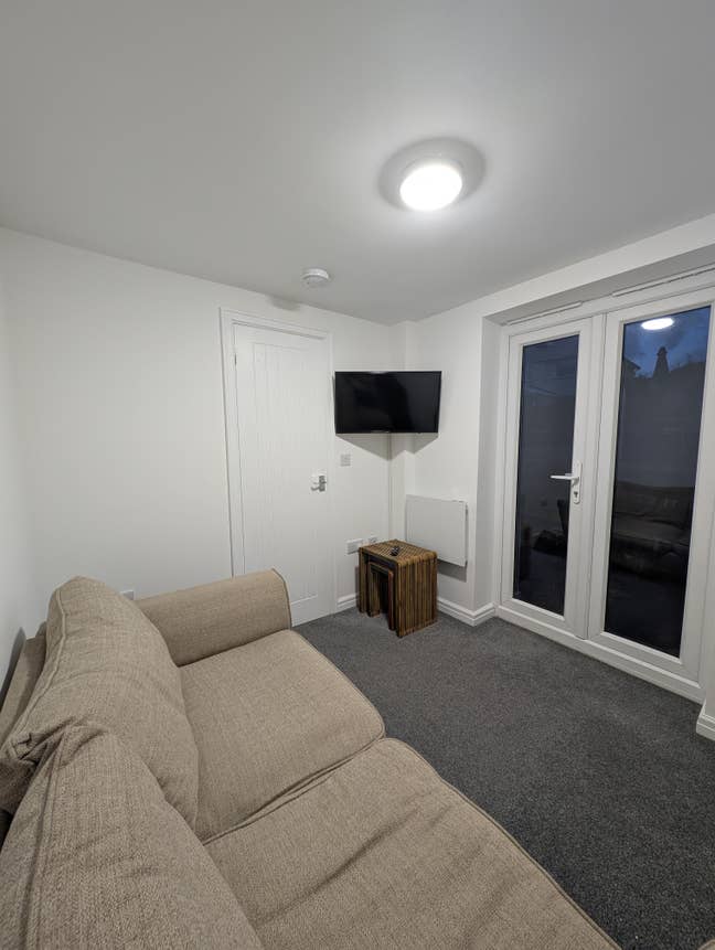 1 bed annexe with living room and ensuite Main Photo