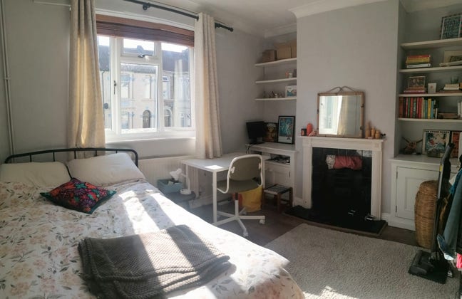 Unfurnished double room available in Greenbank Main Photo