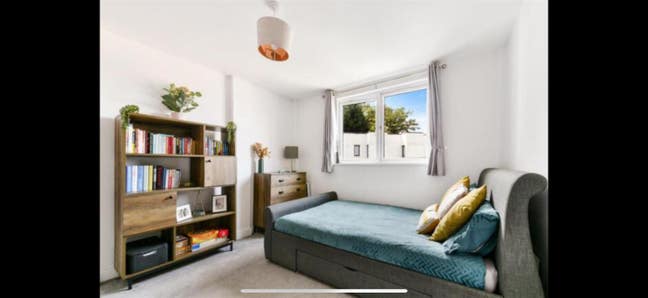 Double room to rent in epsom Main Photo