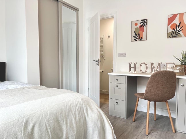 Beautiful double en-suite rooms in new development Main Photo