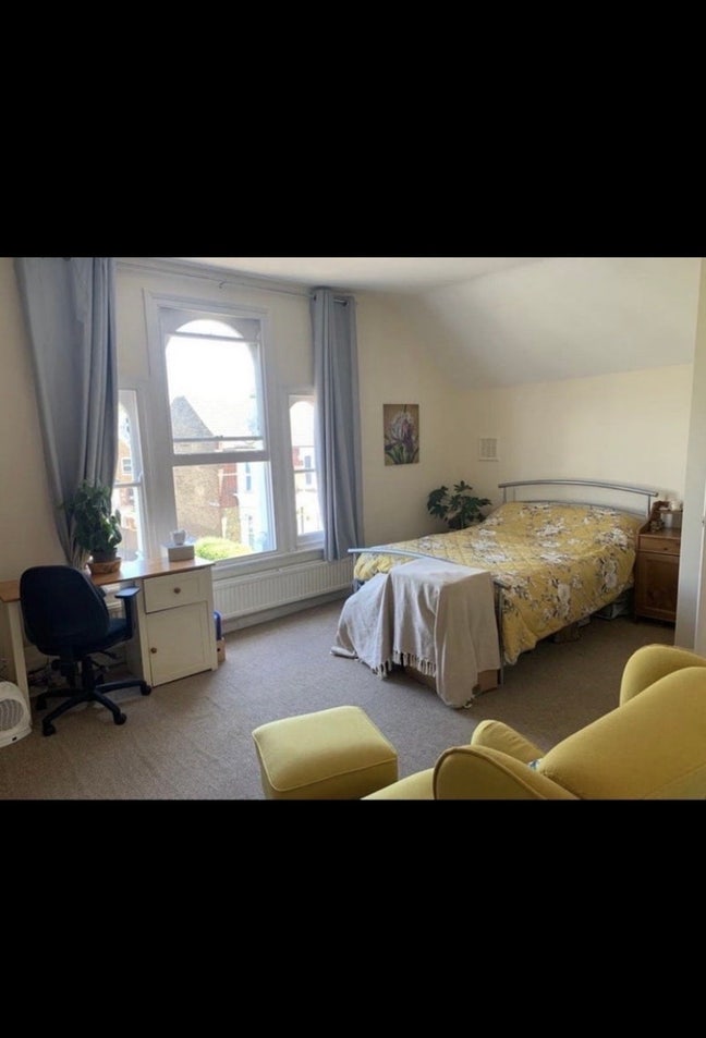 Large double room available in friendly flat  Main Photo