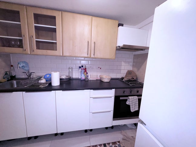 Double bed en-suite, Kitchenette and own access  Main Photo