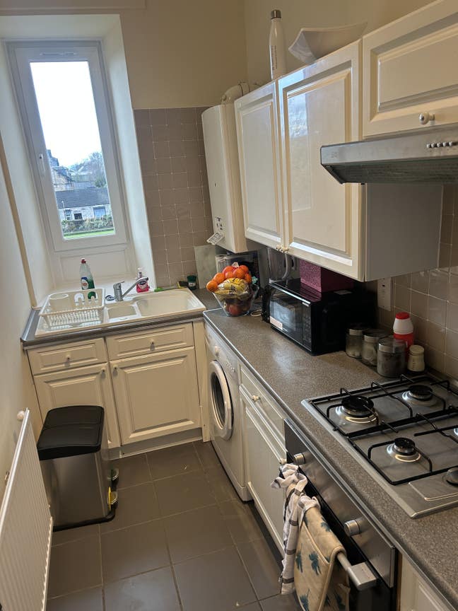 1 room available in Paisley Town centre  Main Photo