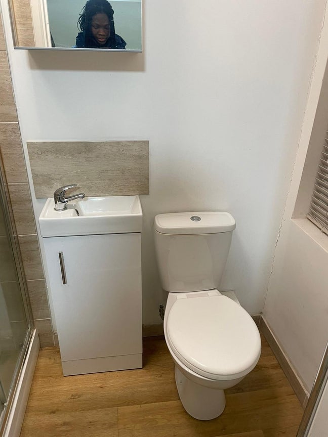 Double en-suite room to rent in Hendon  Main Photo