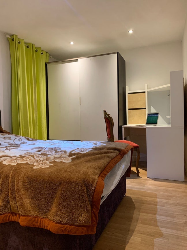 20 mins walk from UHCW (Short term Only) Main Photo