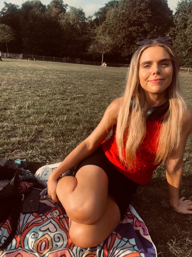 I am a professional female aged 30. I am look... Main Photo