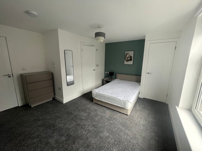 Comfy Ensuite Rooms - Bills included Main Photo