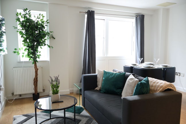 Furnished 1 Bedroom Flat in Westferry Road E14 Main Photo