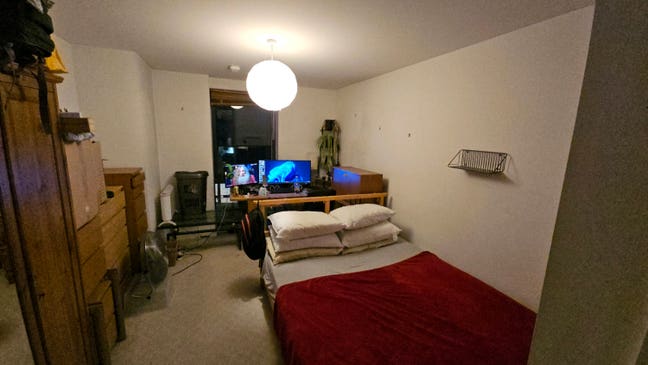 Spacious En‑Suite Double in bright Corner Flat Main Photo