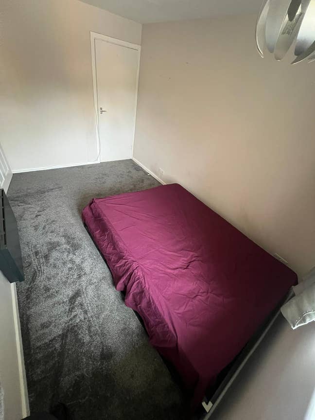 Room in large 2 bedroomed for Rent in Downley Main Photo