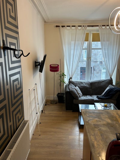 Arty and Specious One-bedroom Flat Main Photo