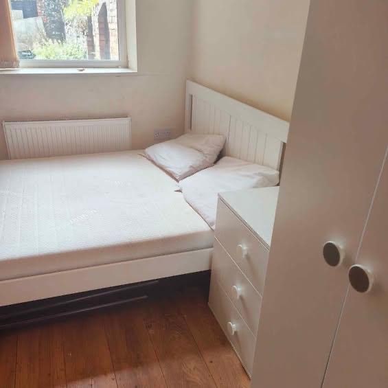 Single room Available  Main Photo