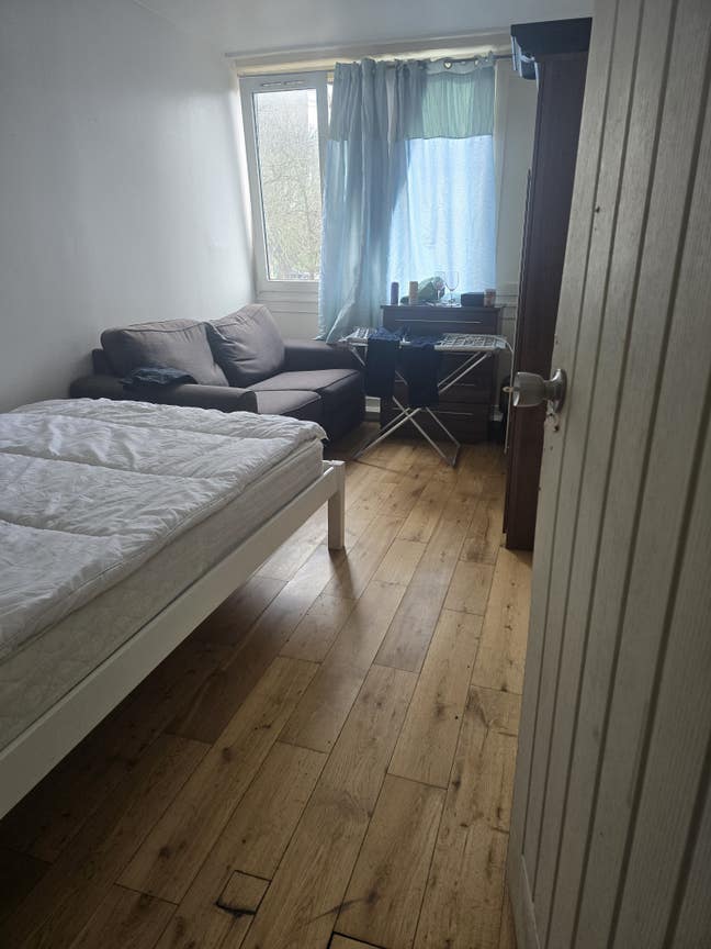 Nice double room available in Roehampton  Main Photo