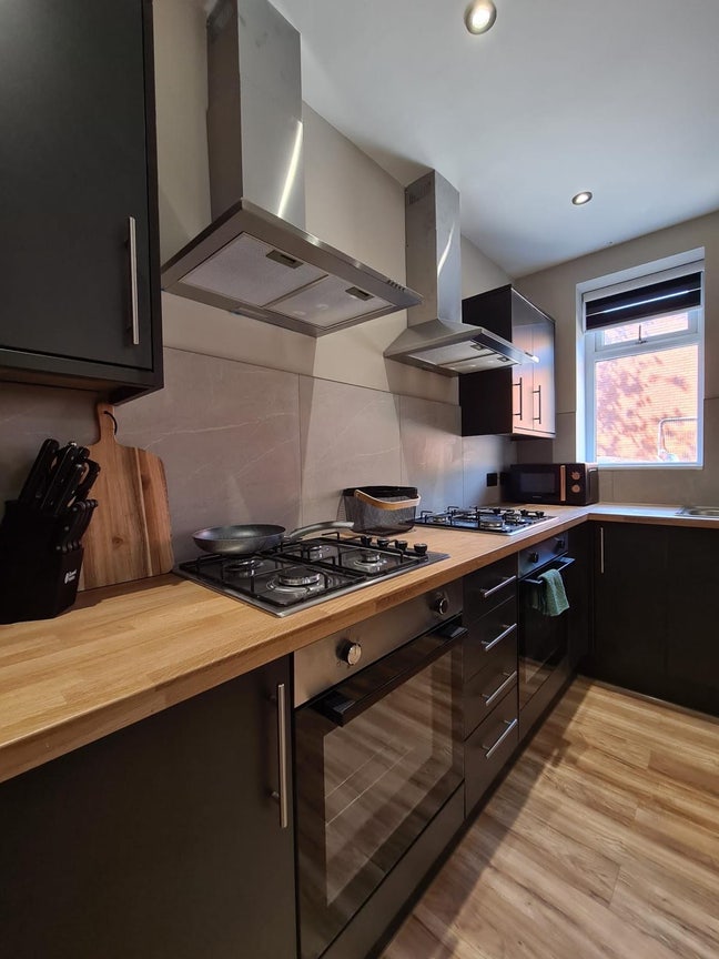 NEW Spacious Luxury En-Suite Rooms  Main Photo