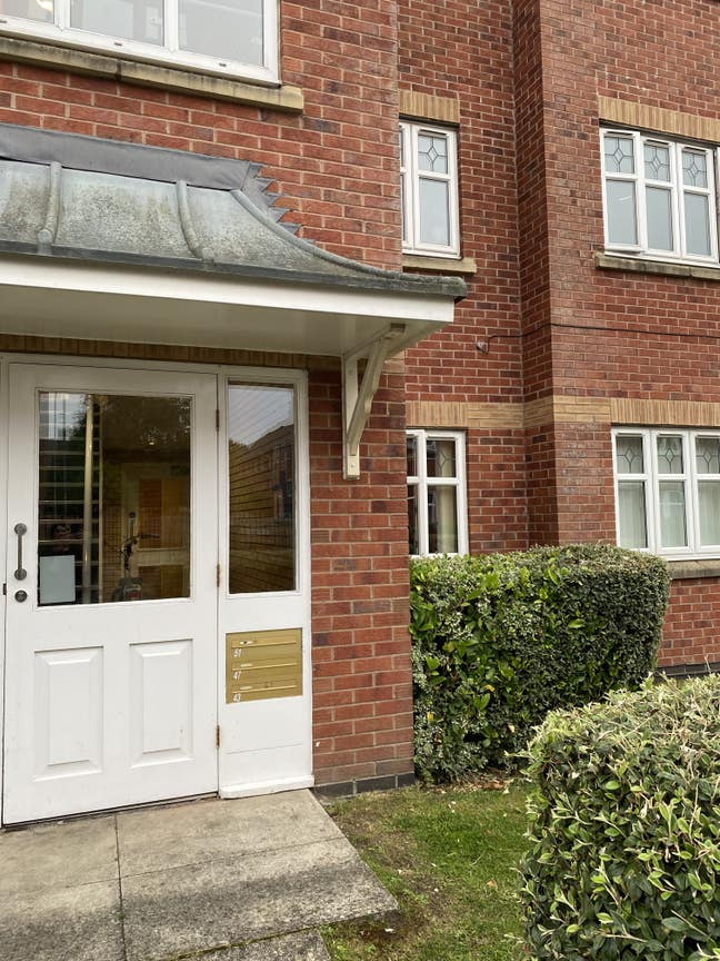 Spacious Double Room in Modern 2-Bed Flat  Main Photo