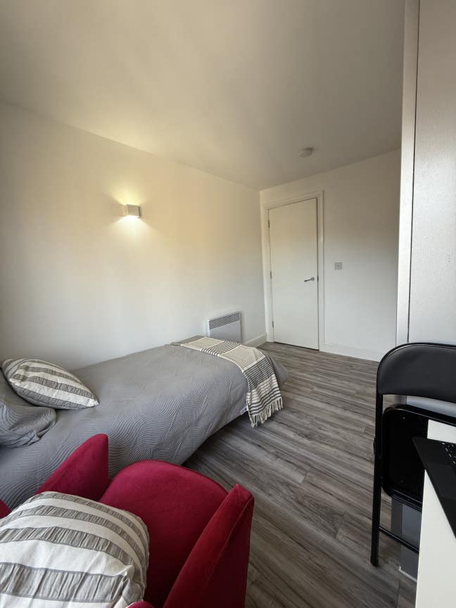 Bright & Comfortable Rooms for Students – Availabl Main Photo