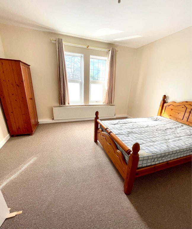 Room available opposite the university Main Photo