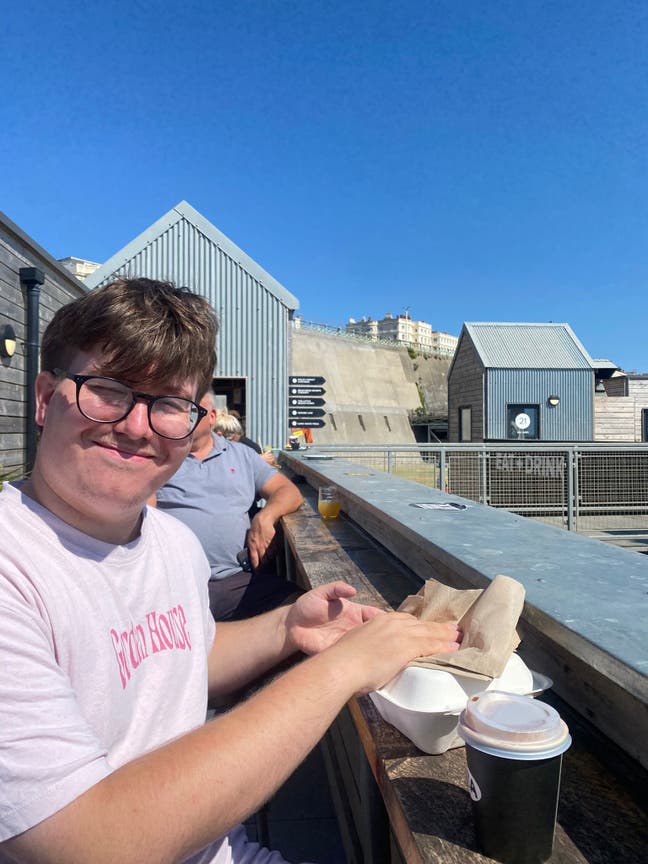 Looking for a flat/flatmates Main Photo
