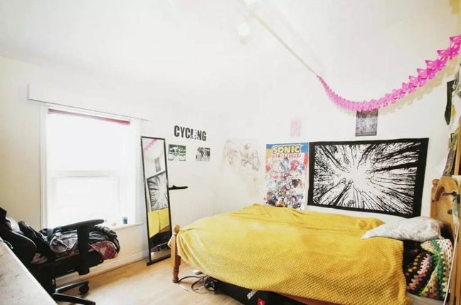 Third bedroom in house with huge garden, bills inc Main Photo