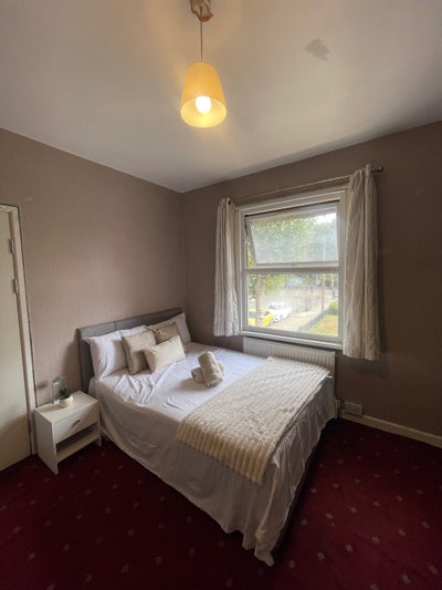 Cosy Bright Double Room I White City I 2min to St Main Photo