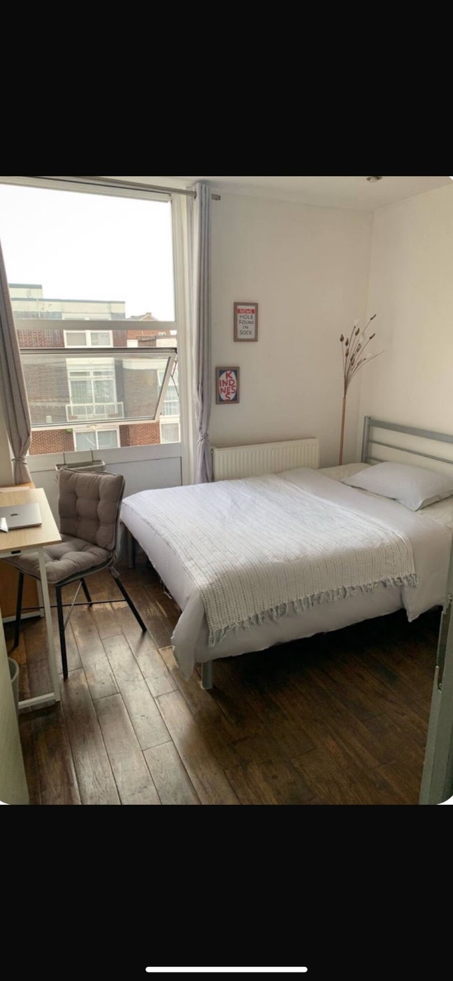 Spacious double room on primrose hill Main Photo