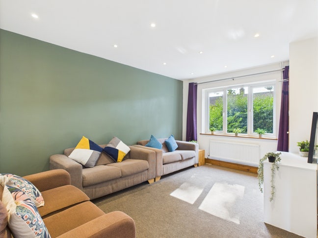 Bedrooms Available in a Newly Decorated Home  Main Photo
