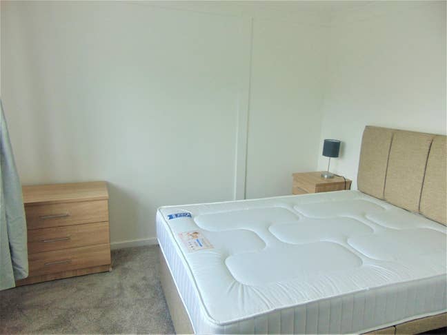 Double rooms in Hawkins Road, Tilgate Main Photo