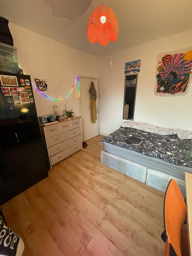 Private room in a house sharing  Main Photo