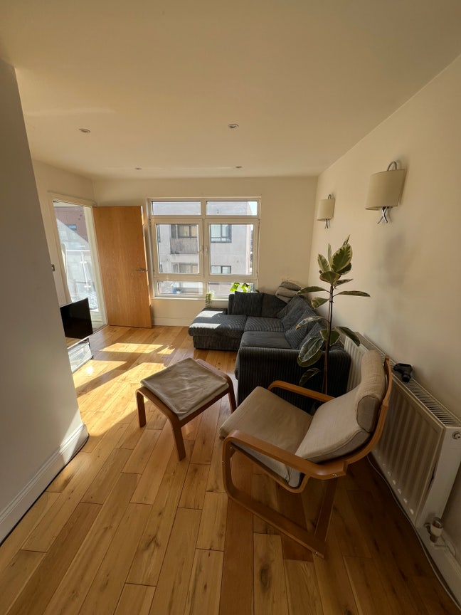 Ensuite Bedroom - with Balcony in Brockley  Main Photo