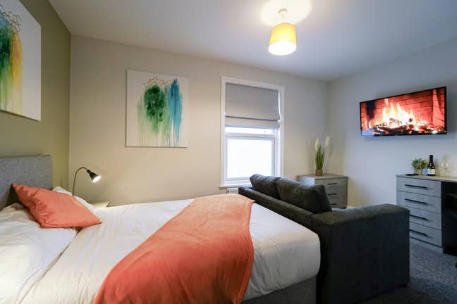 A Spacious Ensuite Room Closer to Town Centre Main Photo
