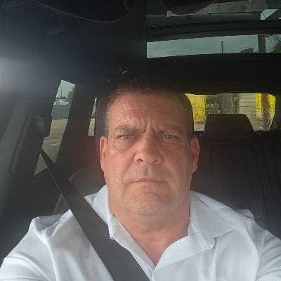 Professional Male seeks a single or double room Main Photo